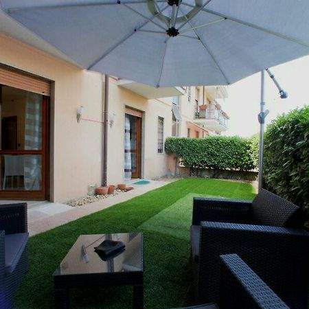 B&B Holidays Artisti Peschiera del Garda Exterior foto