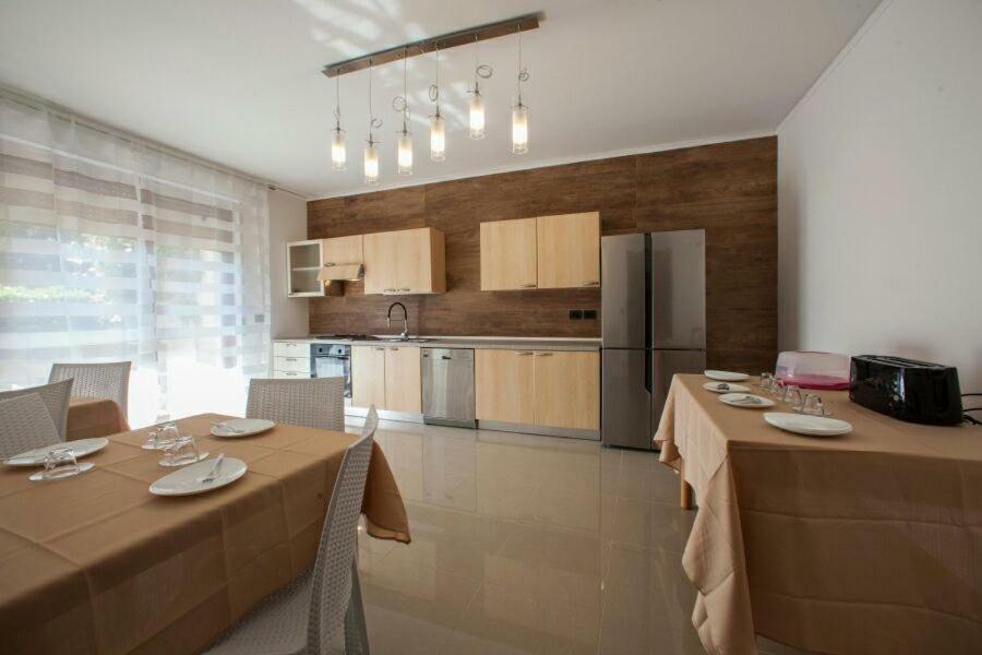 B&B Holidays Artisti Peschiera del Garda Exterior foto