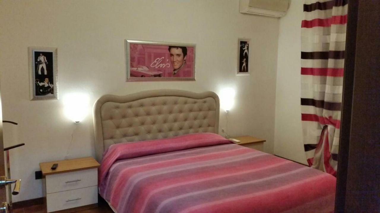 B&B Holidays Artisti Peschiera del Garda Exterior foto