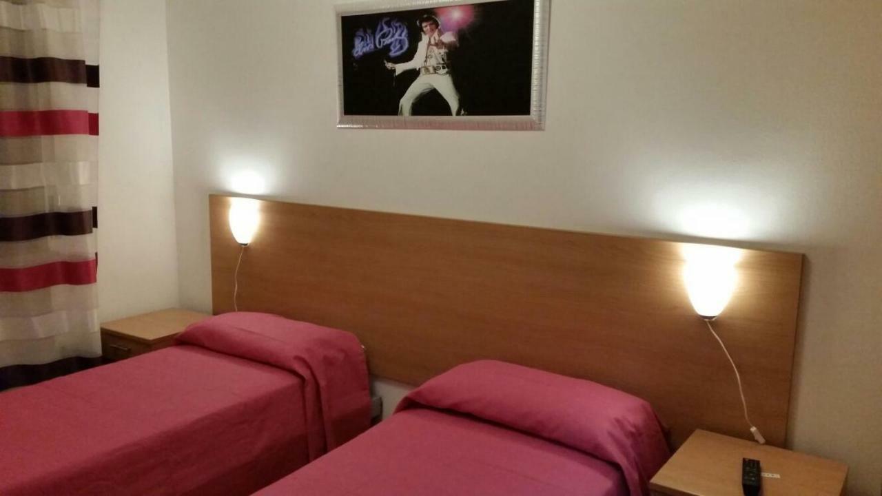 B&B Holidays Artisti Peschiera del Garda Exterior foto