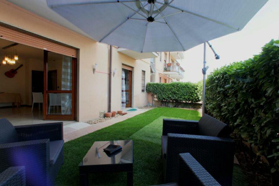 B&B Holidays Artisti Peschiera del Garda Exterior foto